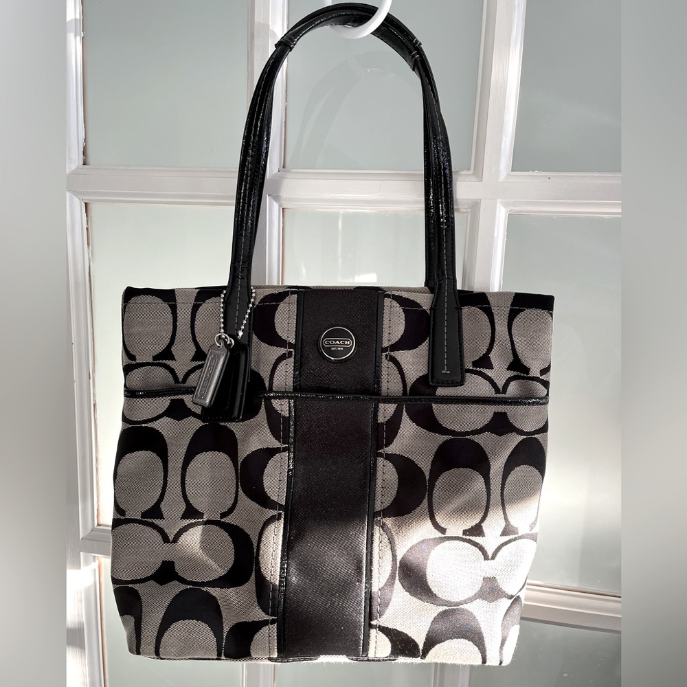 COACH canvas and patent leather shoulder bag hardly used *authentic